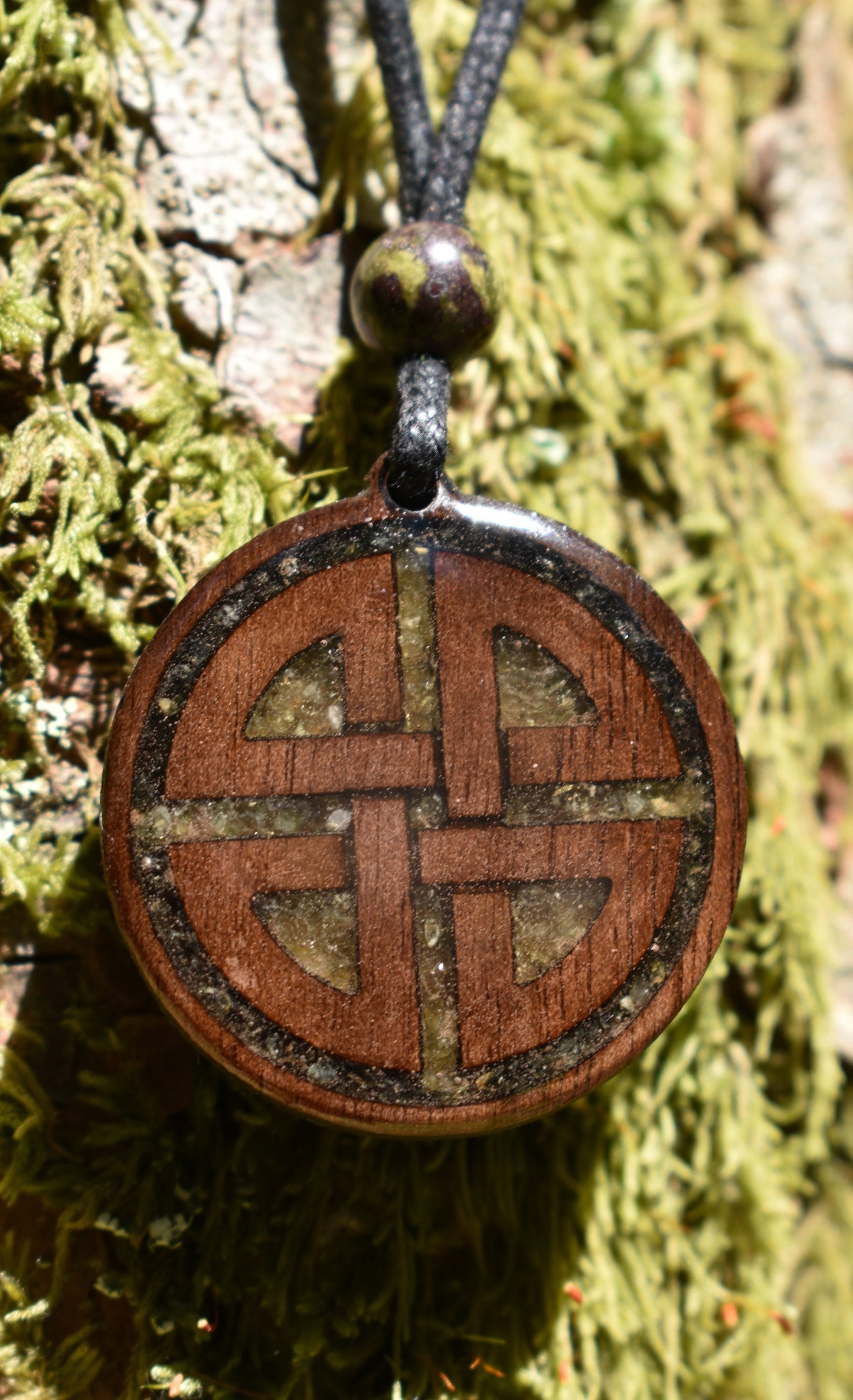 Peridot - Shield Knot - Wood Pendant - Necklace