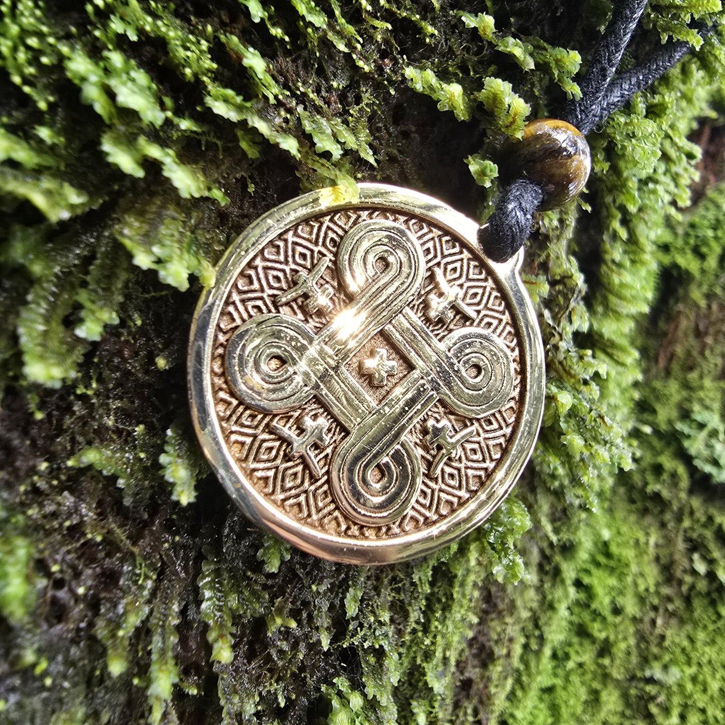 Bronze Hannunvaakuna Pendant - Double Sided