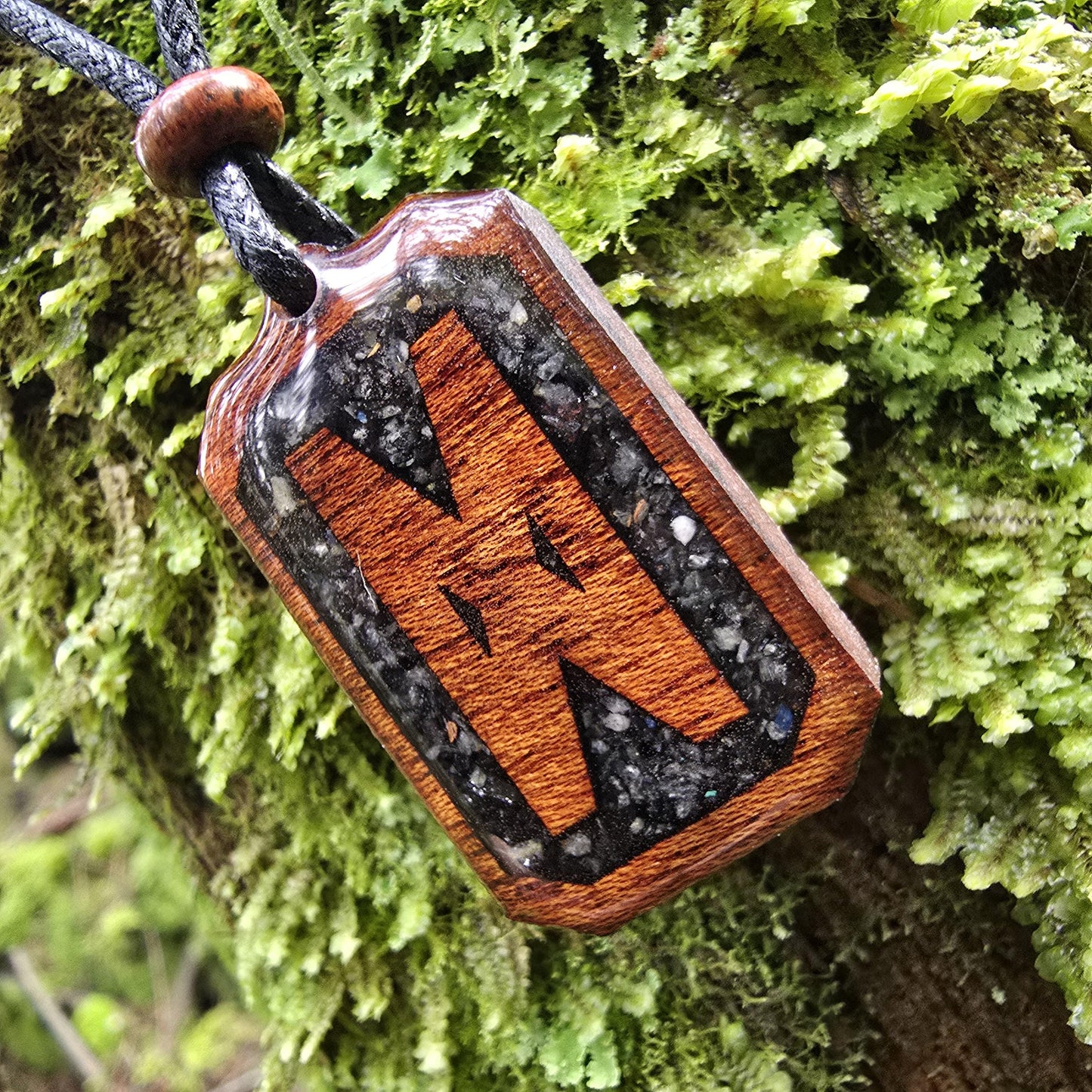 Dagaz Rune Pendant - Necklace with Black tourmaline - Labradorite