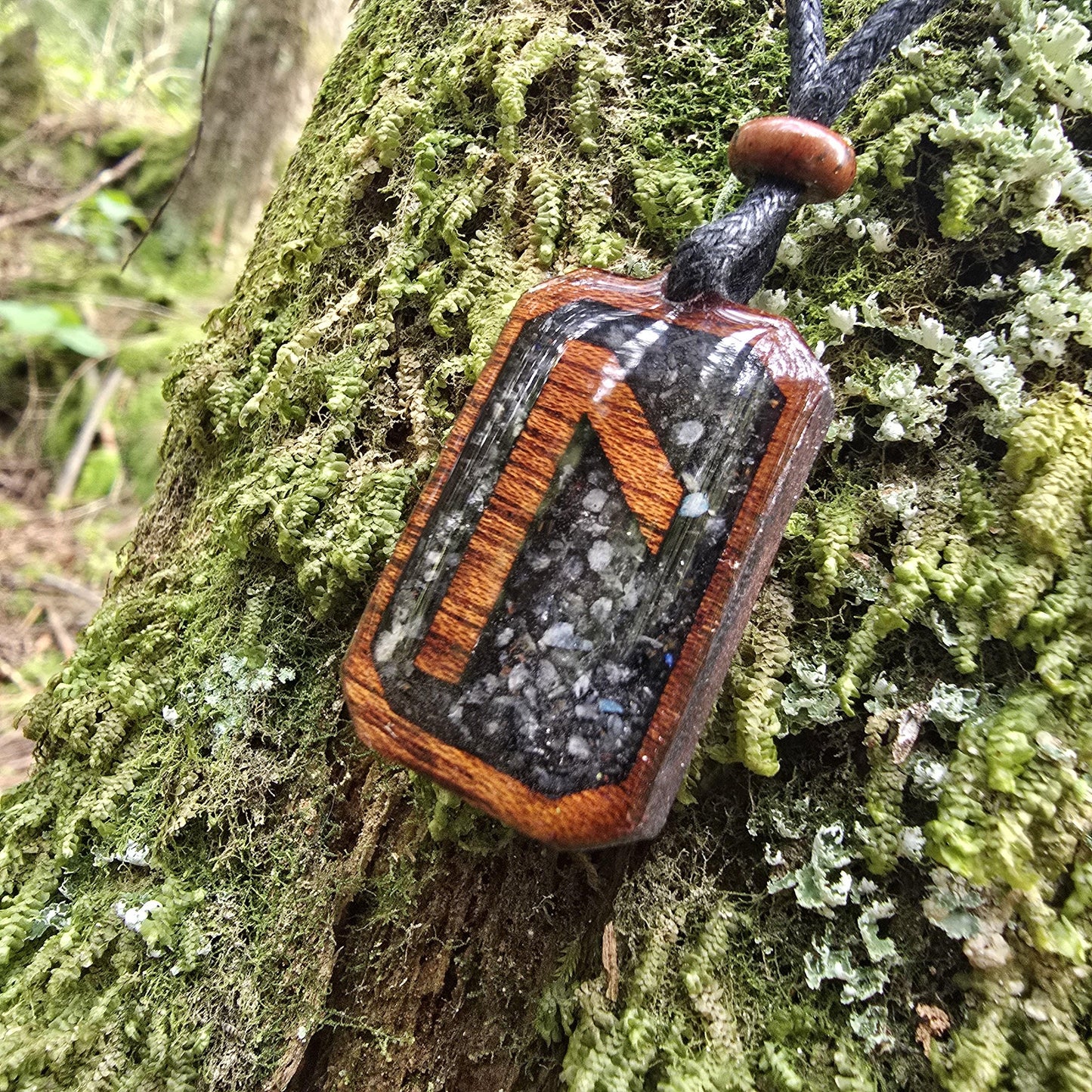 Laguz Rune Pendant - Necklace with Black tourmaline - Labradorite