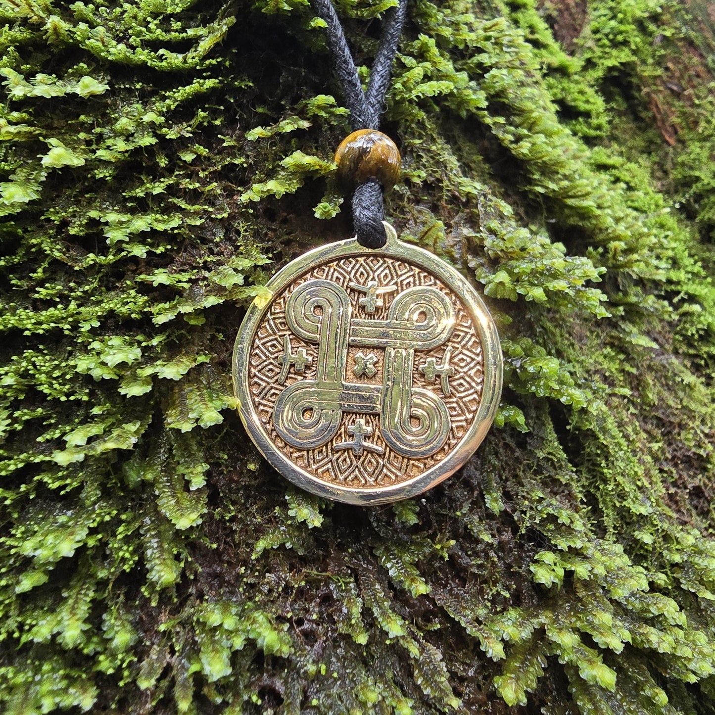 Bronze Hannunvaakuna Pendant - Double Sided