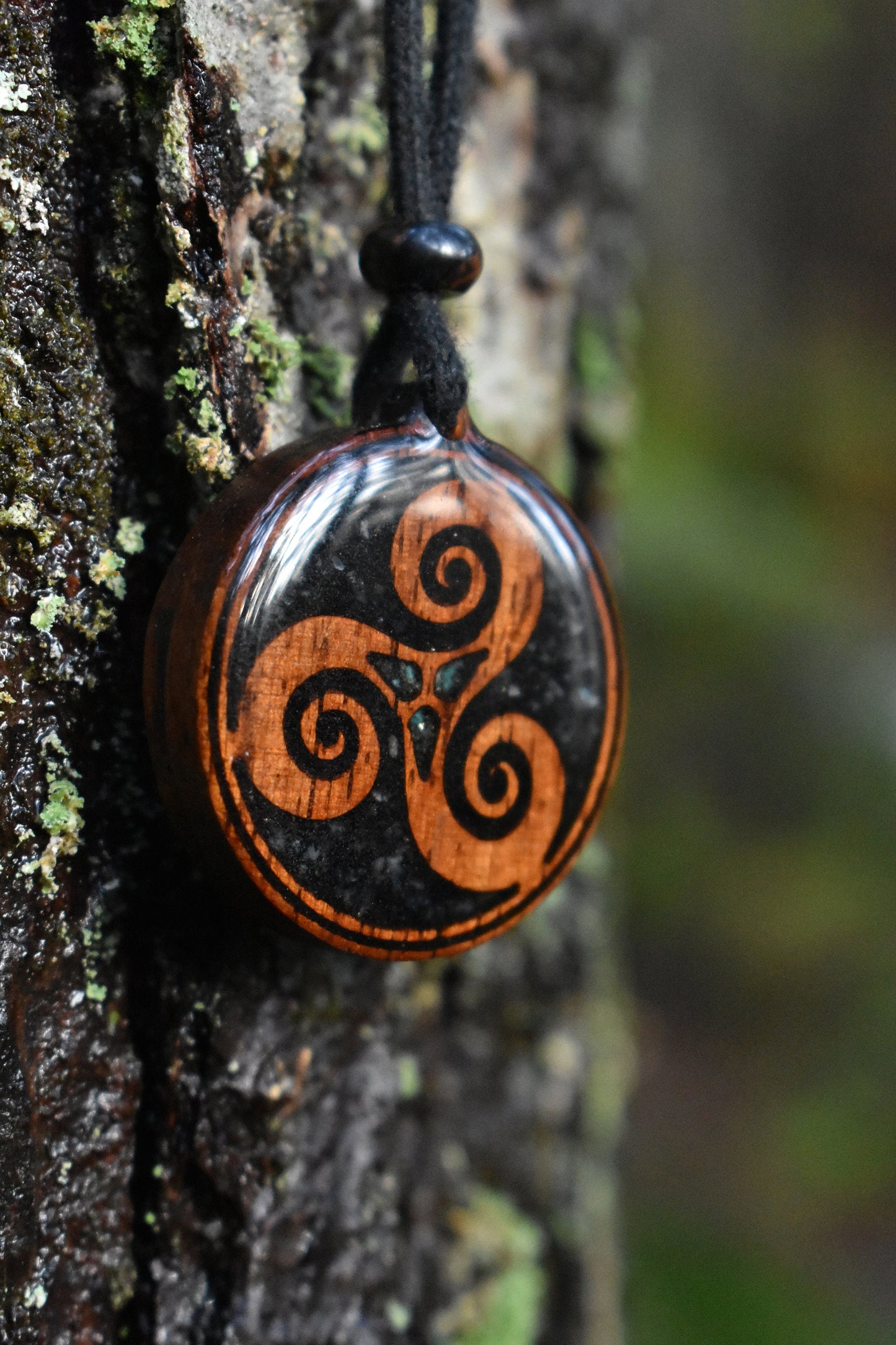 Black Tourmaline & Labradorite Triskelion Wood Pendant - Necklace