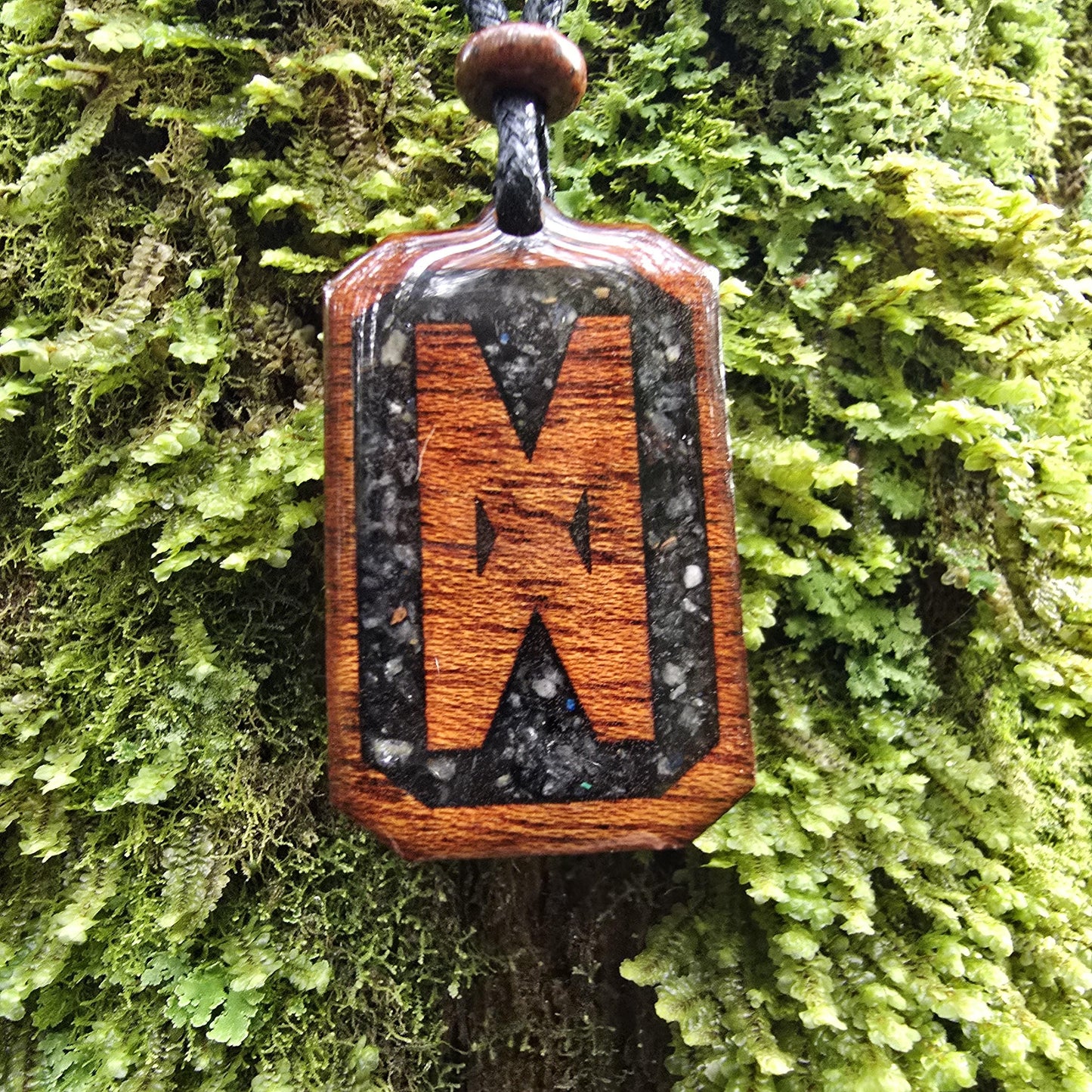Dagaz Rune Pendant - Necklace with Black tourmaline - Labradorite