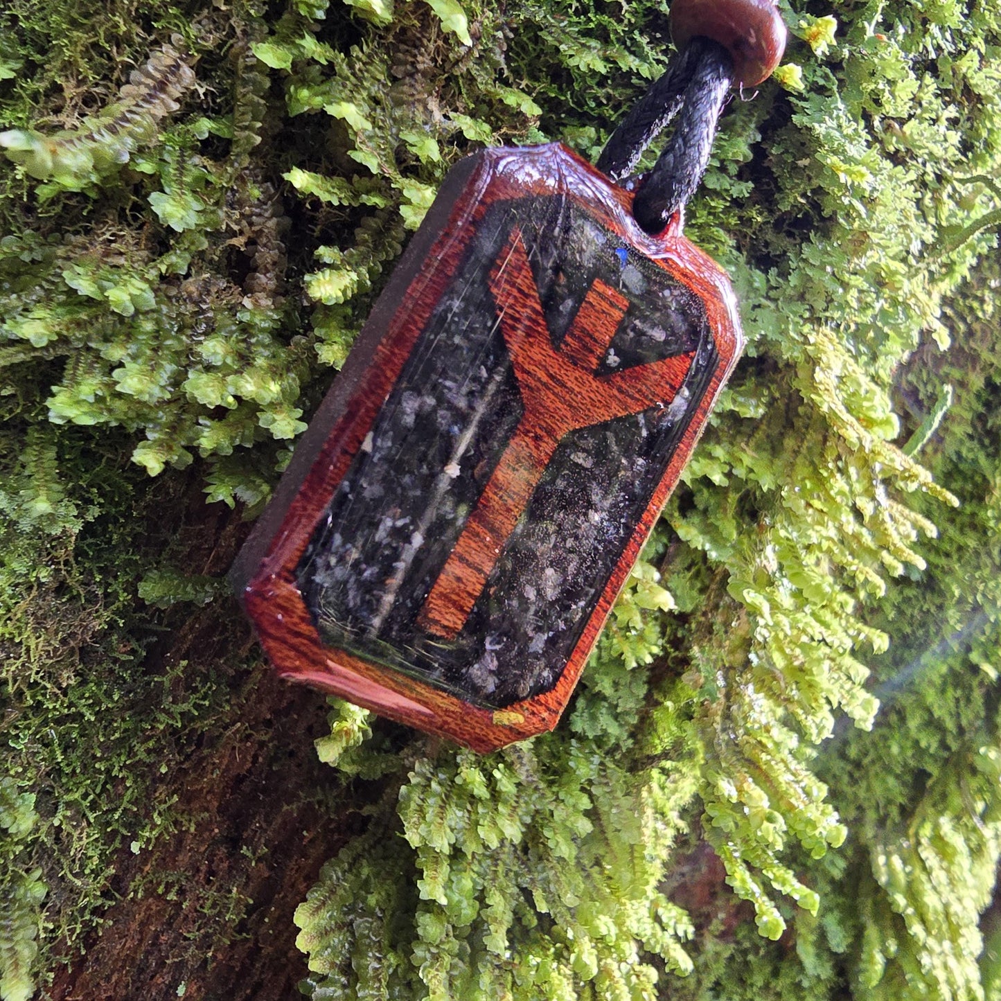 Algiz Rune Pendant - Necklace with Black tourmaline - Labradorite