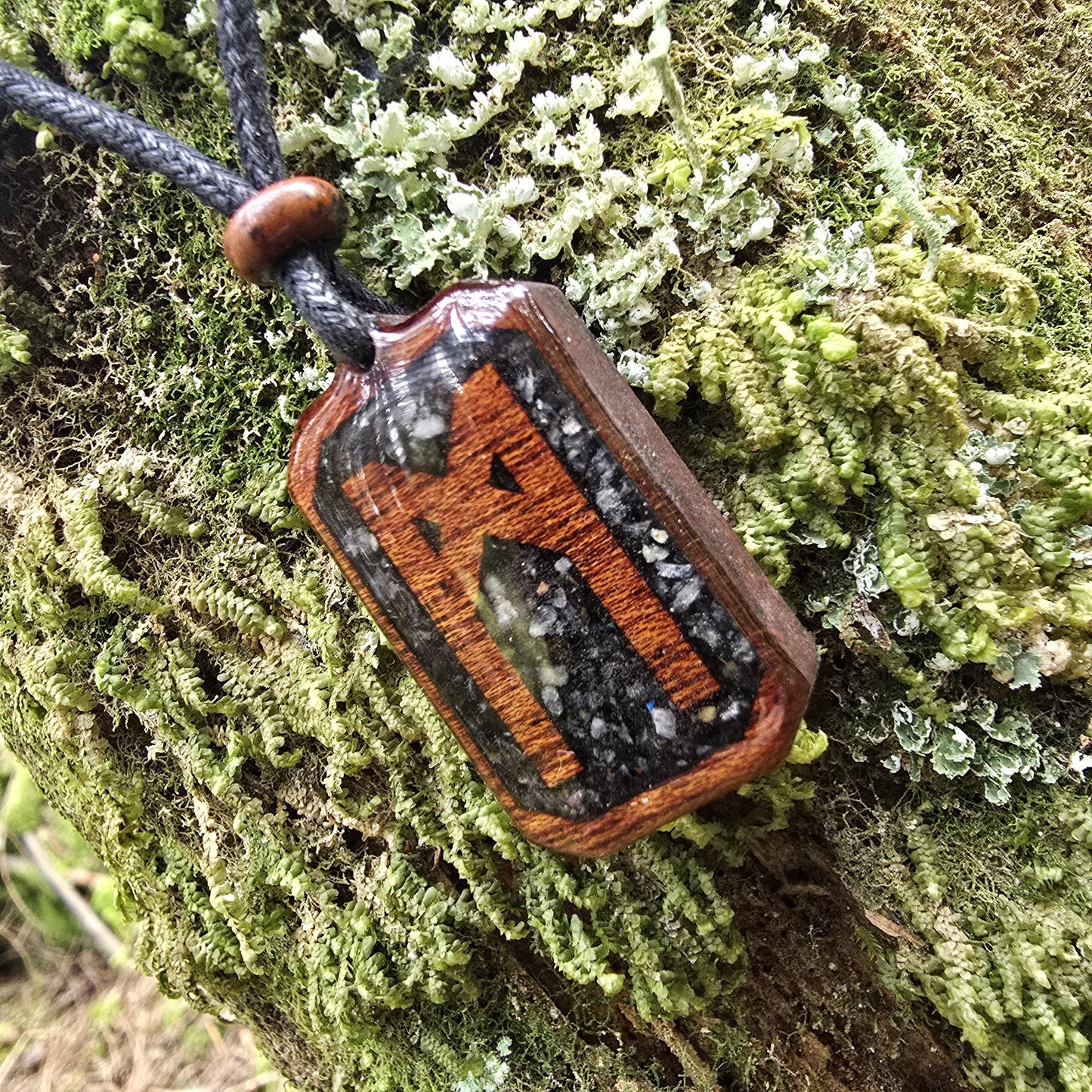 Mannaz Rune Pendant - Necklace with Black tourmaline - Labradorite