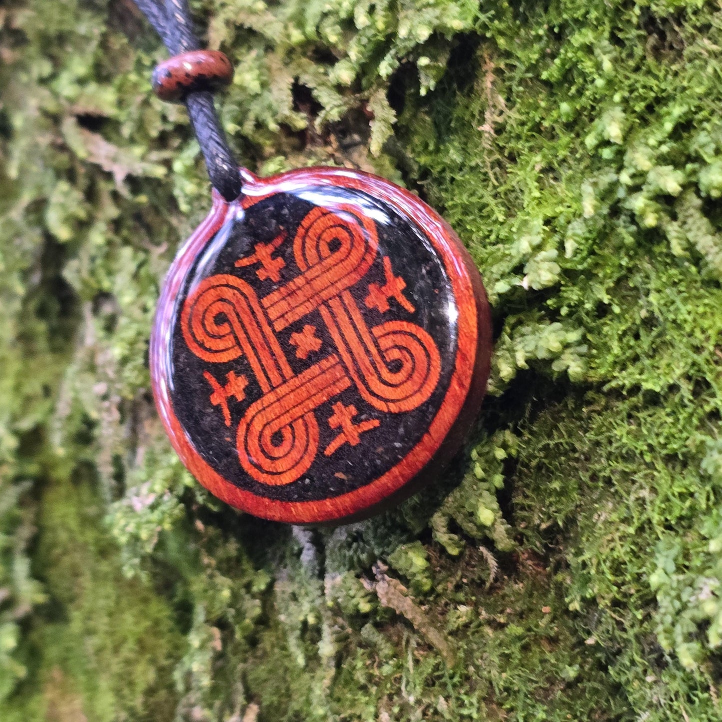Hannunvaakuna Wood Pendant - Necklace with Black Tourmaline