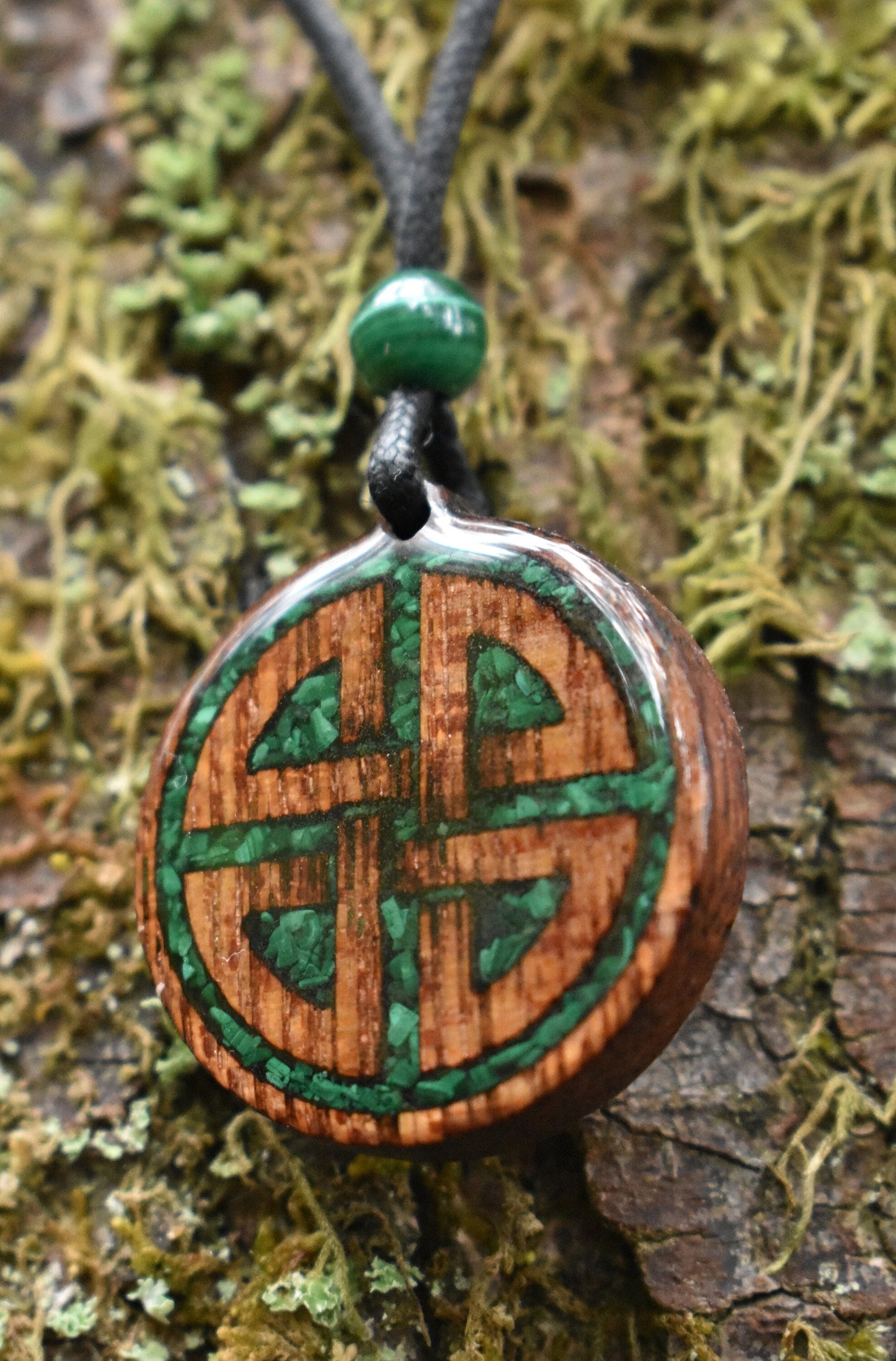 Malachite - Shield Knot - Wood Pendant - Necklace