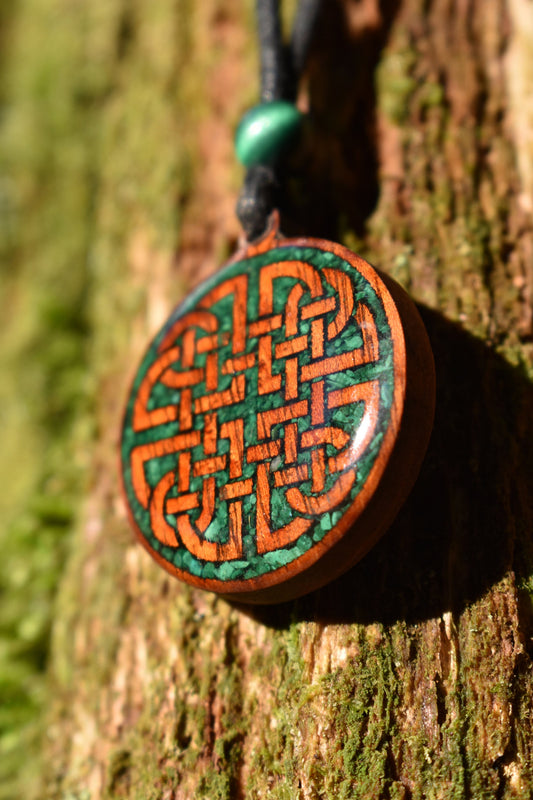 Dara Knot with Malachite - Wood Pendant - Necklace