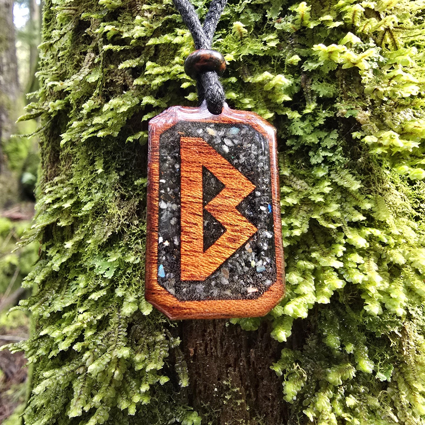 Berkano Rune Pendant - Necklace with Black tourmaline - Labradorite