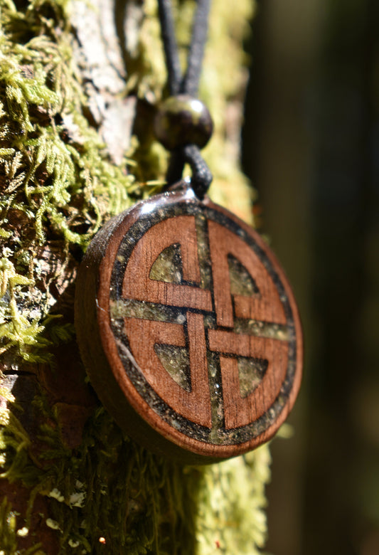 Peridot - Shield Knot - Wood Pendant - Necklace
