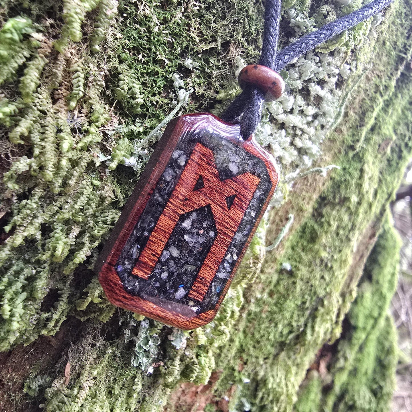 Mannaz Rune Pendant - Necklace with Black tourmaline - Labradorite