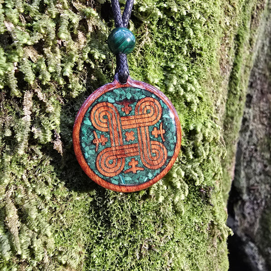 Hannunvaakuna - Malachite - Wood Pendant - Necklace