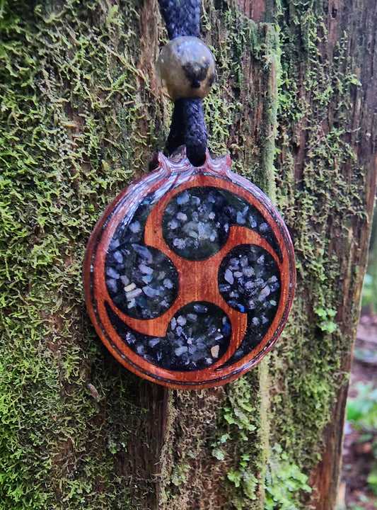 Yottsudomoe Wood Pendant - Necklace, with Black Tourmaline - Labradorite