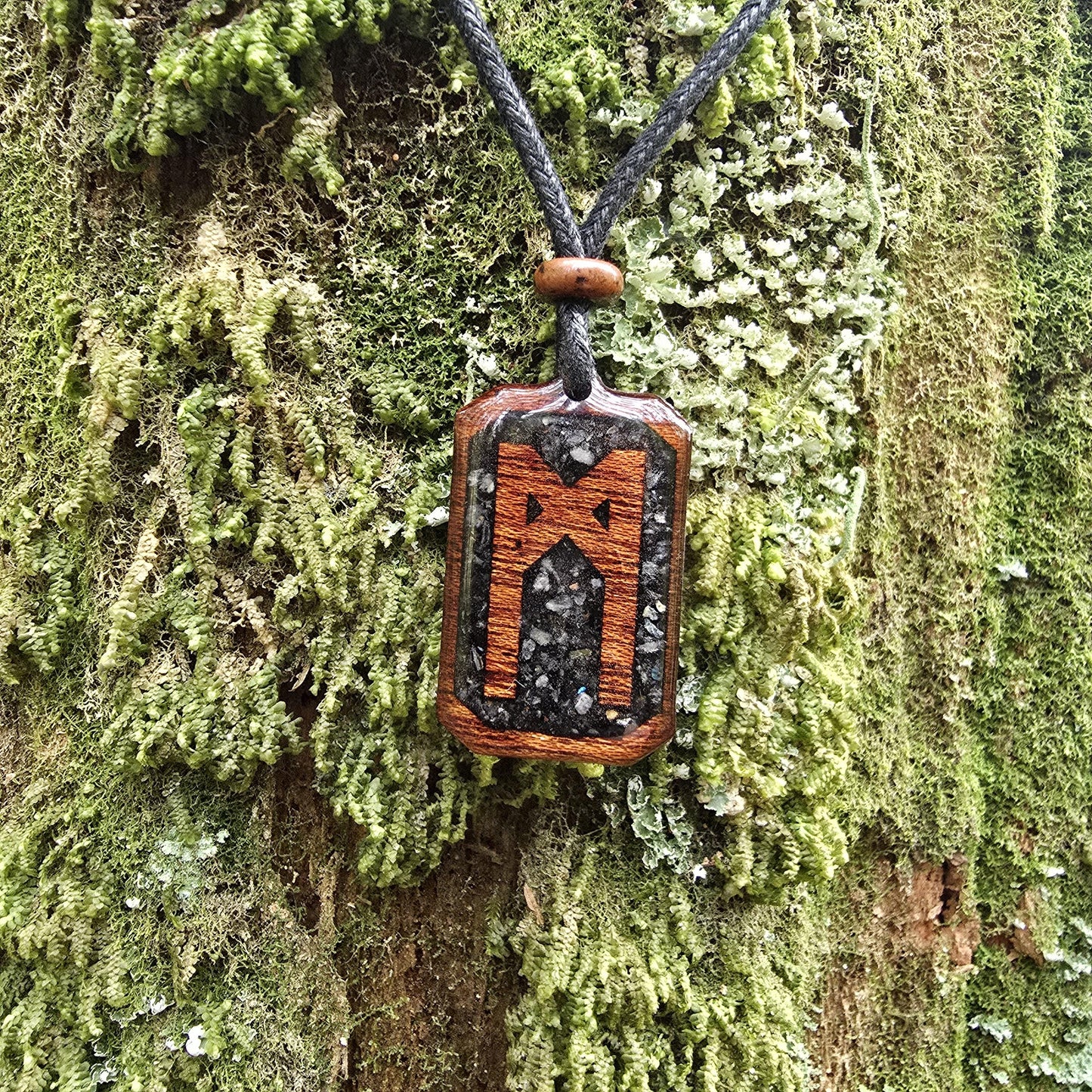 Mannaz Rune Pendant - Necklace with Black tourmaline - Labradorite