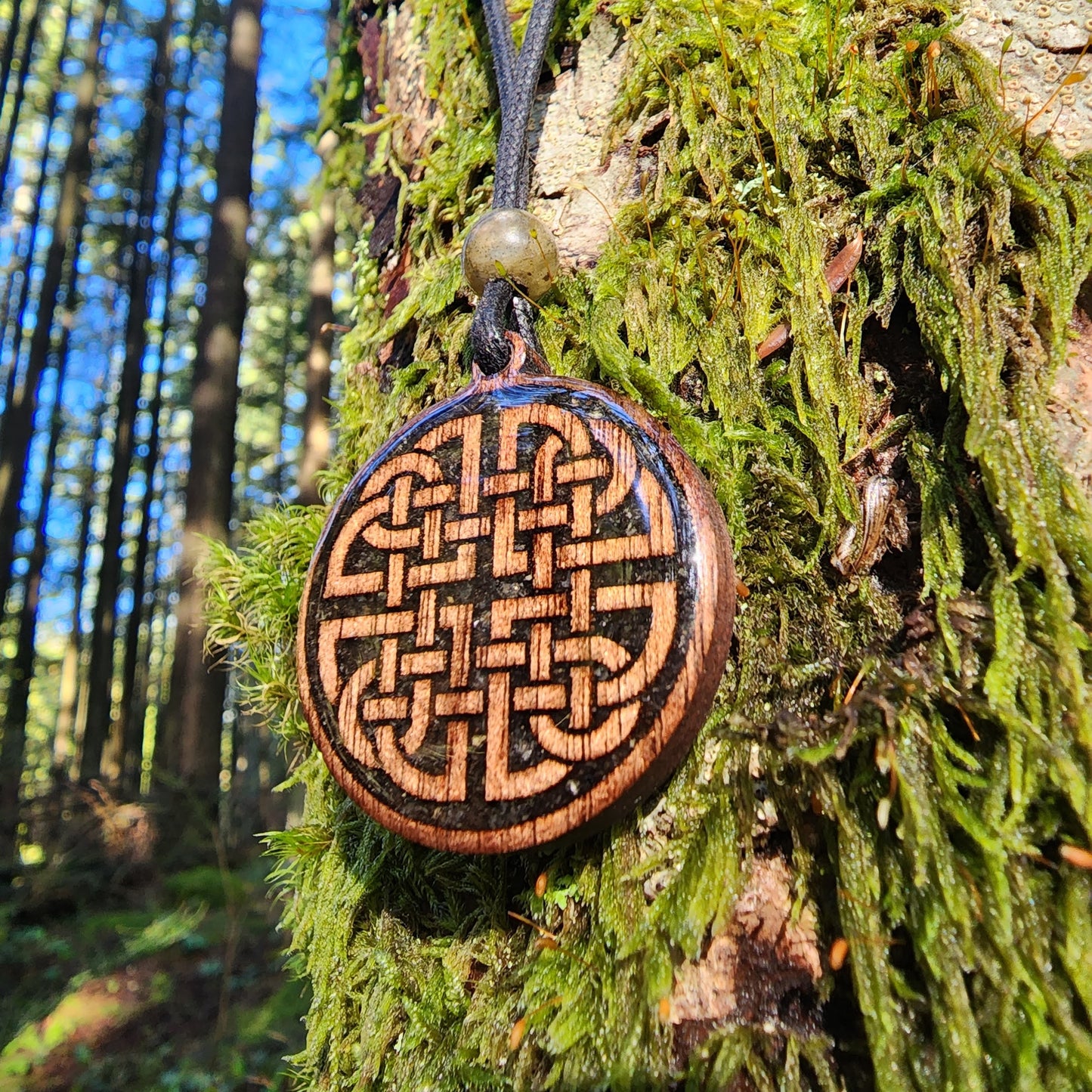 Dara Knot with Peridot - Wood Pendant - Necklace